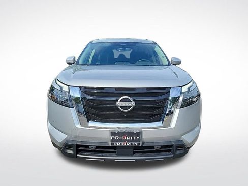 Used 2025 Nissan Pathfinder SL AWD/4WD image 7