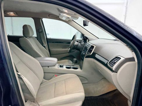 Used 2012 Jeep Grand Cherokee Laredo w/ All Weather Capability Group image 21