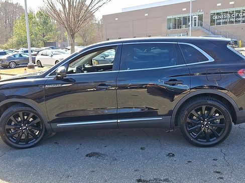 Used 2022 Lincoln Nautilus Reserve image 5