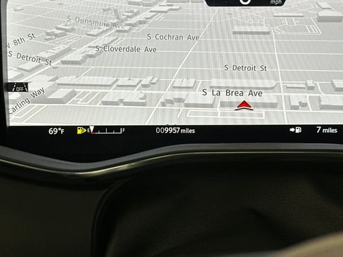 Used 2025 Jaguar F-PACE R-Dynamic S image 35