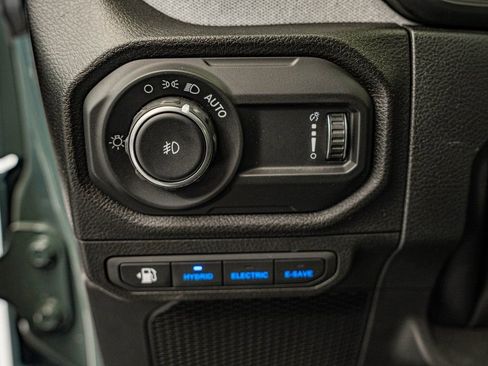 Used 2024 Jeep Wrangler Unlimited AWD/4WD image 18