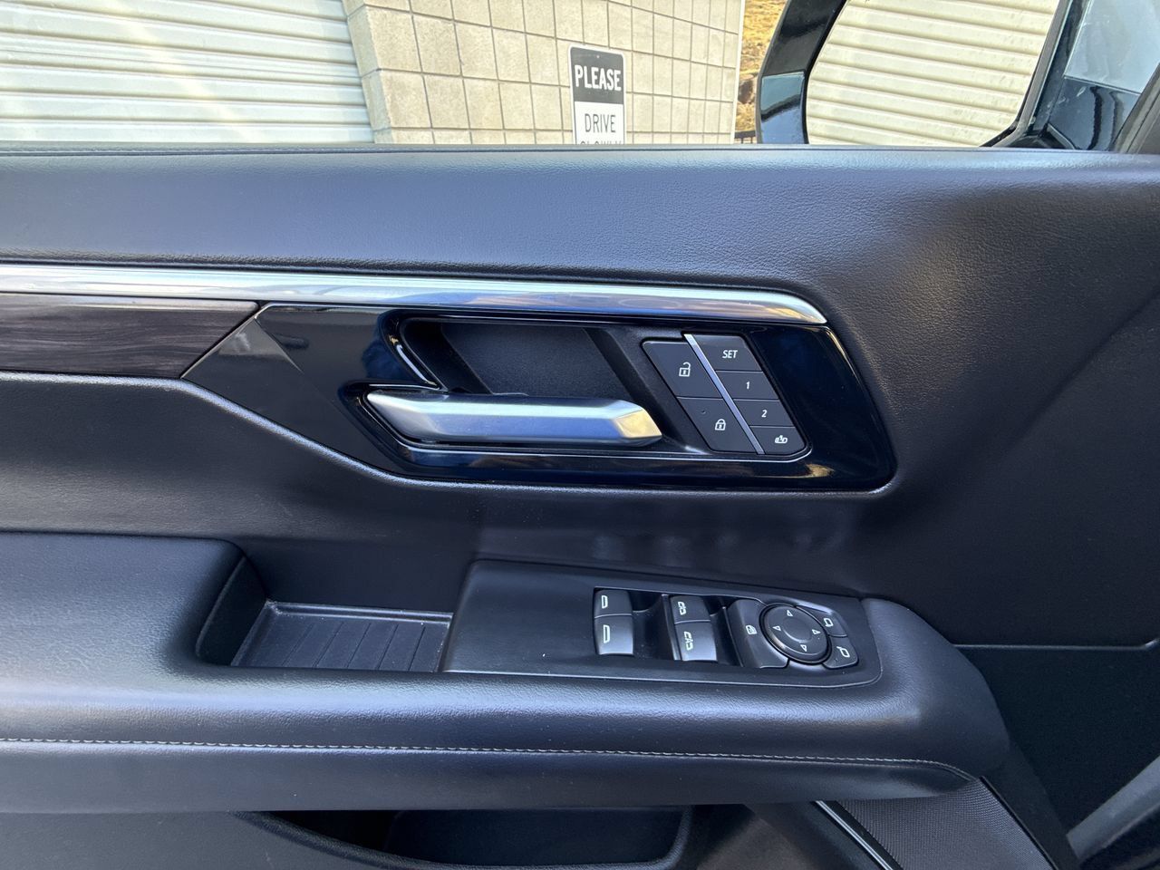 Used 2025 Chevrolet Tahoe LT RWD image 23