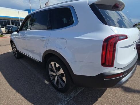 Used 2022 Kia Telluride EX w/ EX Premium Package FWD image 12