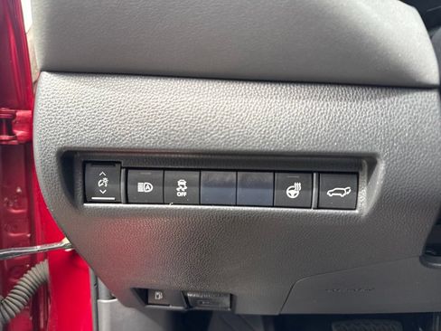 Used 2021 Toyota Venza XLE w/ Softex Package AWD/4WD image 17