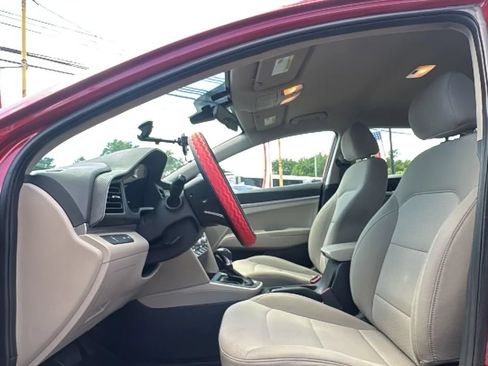 Used 2020 Hyundai Elantra SE FWD image 13