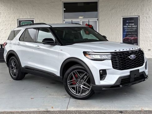 New 2026 Ford Explorer ST-Line w/ ST-Line Street Pack image 1