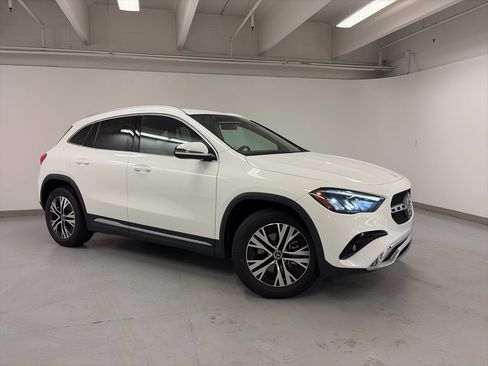 Certified 2025 Mercedes-Benz GLA 250 4MATIC image 10