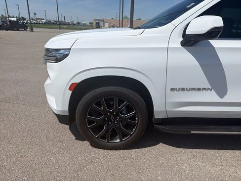 Used 2023 Chevrolet Suburban LT w/ Luxury Package image 10