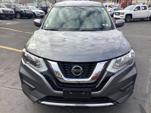 Used 2018 Nissan Rogue S image 2
