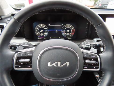 Used 2023 Kia Sorento SX image 18