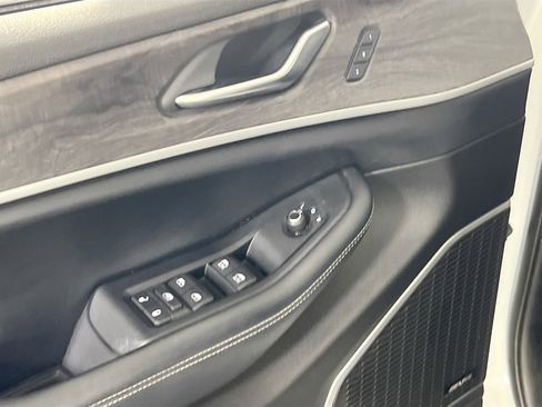 Used 2022 Jeep Grand Cherokee Limited image 18