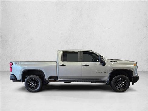 Used 2025 Chevrolet Silverado 2500 Custom w/ Custom Value Package image 4