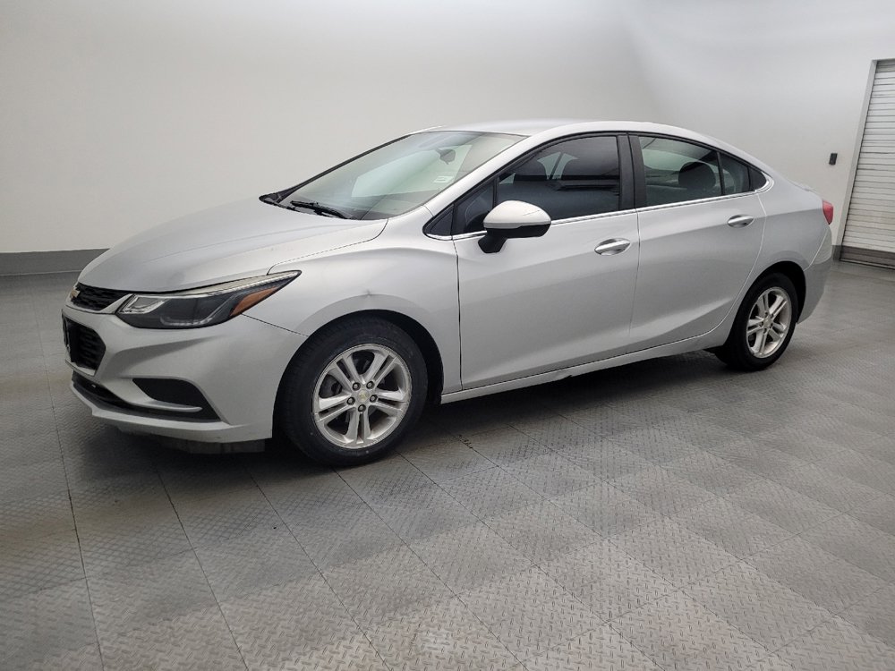 Used 2018 Chevrolet Cruze LT w/ Convenience Package FWD image 2