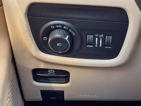 Used 2025 Jeep Grand Cherokee Limited AWD/4WD image 19
