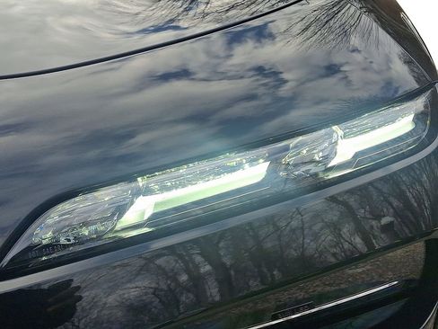 Used 2025 BMW 760i xDrive w/ Executive Package image 10