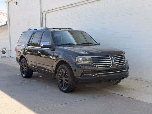 Used 2015 Lincoln Navigator 4WD image 2