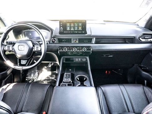 Used 2025 Honda Pilot Black Edition image 29