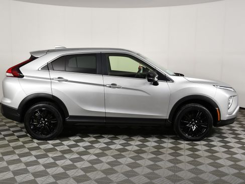 Used 2024 Mitsubishi Eclipse Cross LE AWD/4WD image 4
