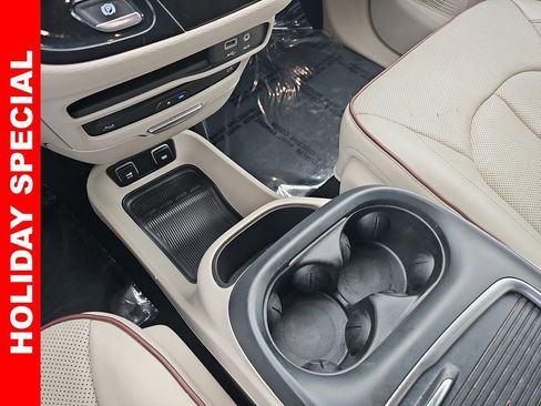 Used 2017 Chrysler Pacifica Limited w/ UConnect Theater Package image 26