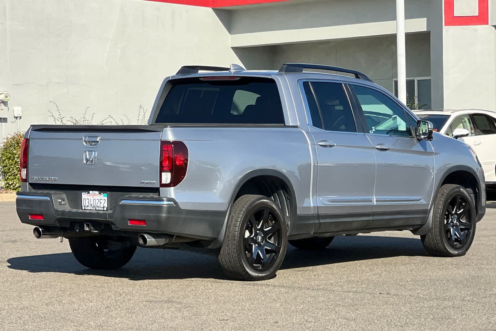 Used 2017 Honda Ridgeline RTL-T image 2