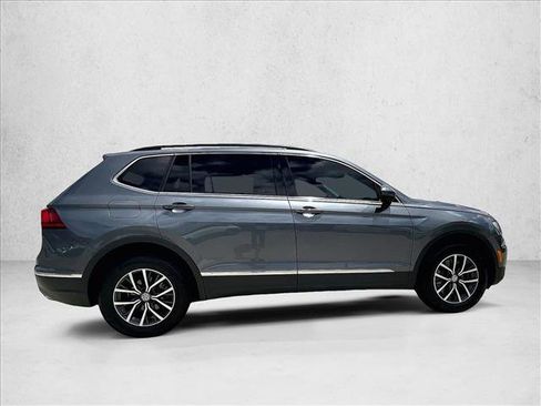 Used 2020 Volkswagen Tiguan SE w/ Panoramic Sunroof Package FWD image 5