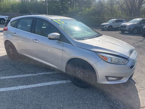 Used 2015 Ford Focus Titanium FWD image 7