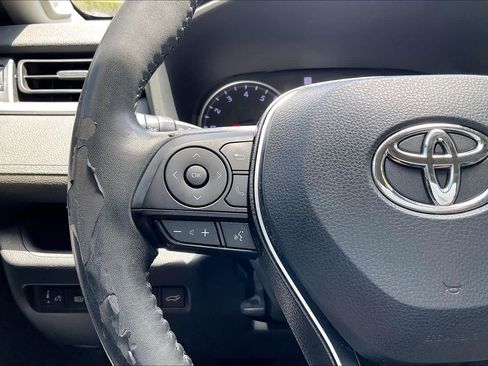 Used 2020 Toyota RAV4 XLE Premium FWD image 18