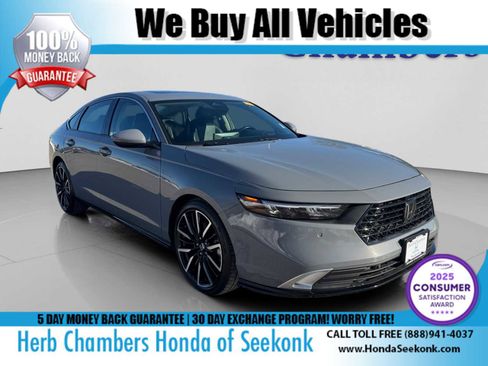Used 2023 Honda Accord Touring image 1