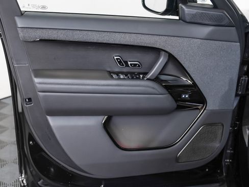 Used 2025 Land Rover Range Rover Sport Autobiography image 19