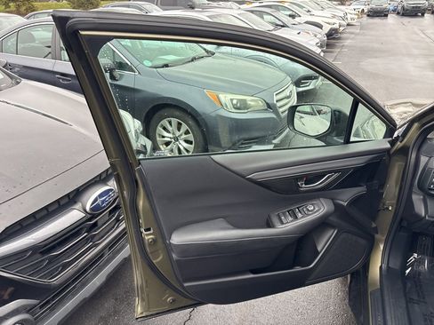 Certified 2025 Subaru Outback Premium w/ Popular Package #1A image 19