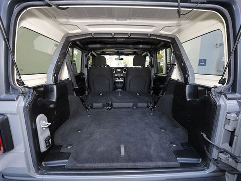 Used 2018 Jeep Wrangler Unlimited Sport AWD/4WD image 12