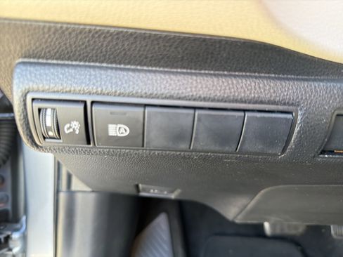 Used 2021 Toyota Corolla LE image 11