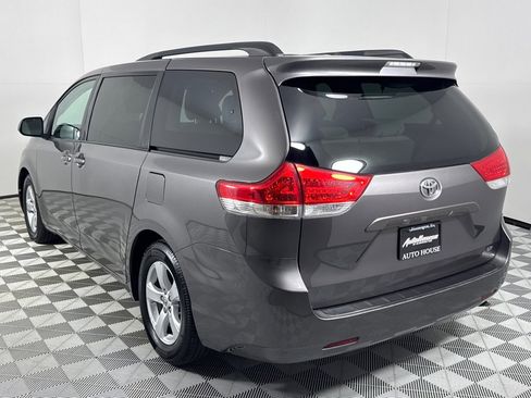 Used 2014 Toyota Sienna LE image 5