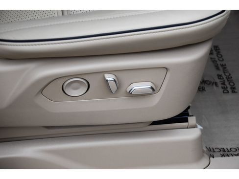 Used 2023 Cadillac Escalade ESV Premium Luxury image 30