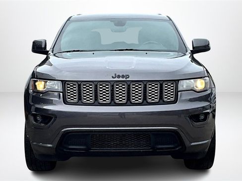 Used 2018 Jeep Grand Cherokee Altitude image 2