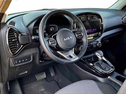 Certified 2025 Kia Soul EX image 13