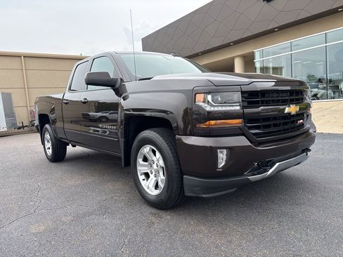 Used 2018 Chevrolet Silverado 1500 LT w/ All Star Edition AWD/4WD image 3