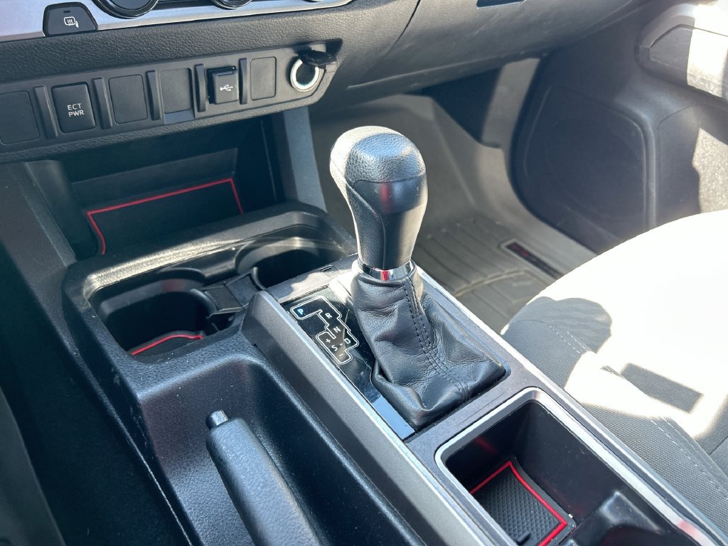 Used 2022 Toyota Tacoma SR5 RWD image 26