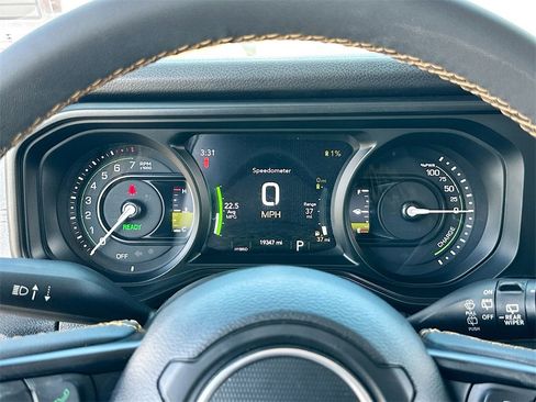 Used 2024 Jeep Wrangler Unlimited image 12