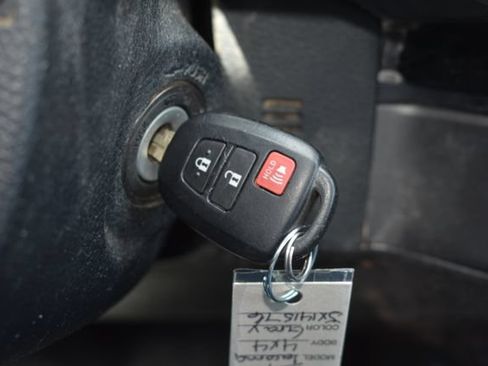 Used 2018 Toyota Tacoma SR5 AWD/4WD image 26