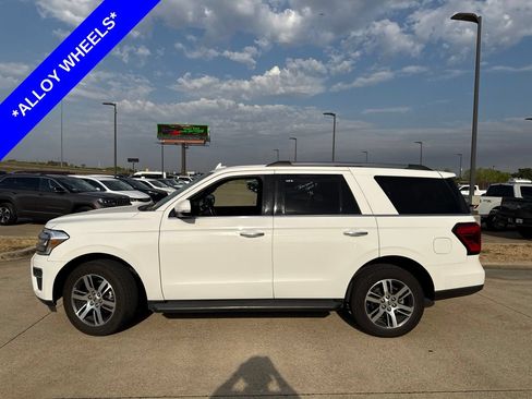 Used 2024 Ford Expedition Limited RWD image 3