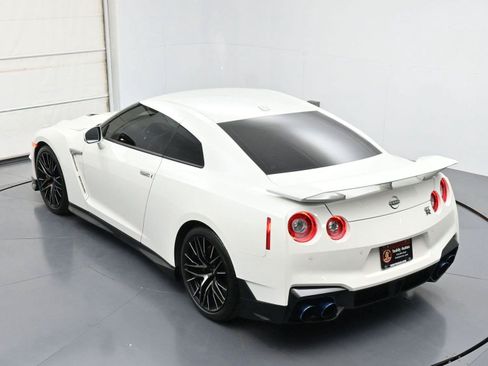 Certified 2024 Nissan GT-R Premium w/ Premium Interior Package AWD/4WD image 38