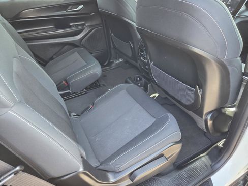 Used 2023 Jeep Grand Cherokee L Laredo RWD image 11