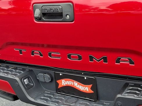 Used 2022 Toyota Tacoma Limited AWD/4WD image 31