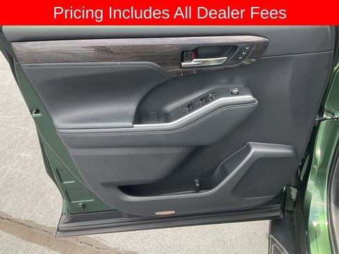 Used 2023 Toyota Highlander Limited AWD/4WD image 3