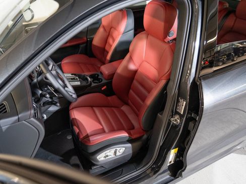 New 2026 Porsche Macan AWD/4WD image 5