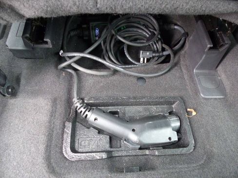 Used 2016 Ford C-MAX Energi SEL FWD image 39