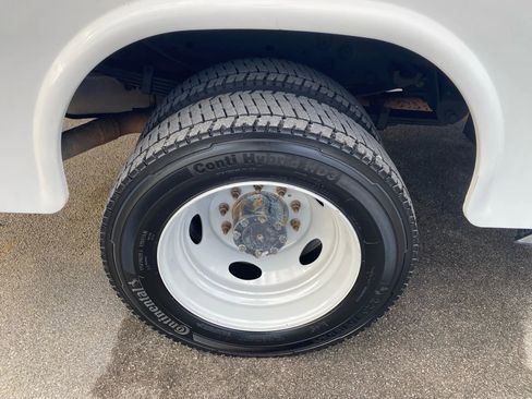 Used 2016 Ford F550 4x4 Regular Cab Super Duty image 33