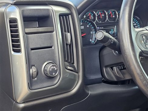 Used 2018 Chevrolet Silverado 1500 LT image 18