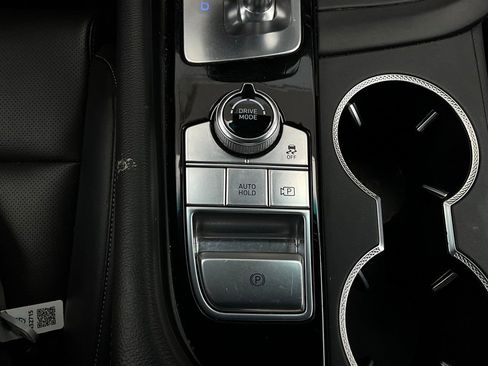 Used 2025 Genesis G70 2.5T image 22